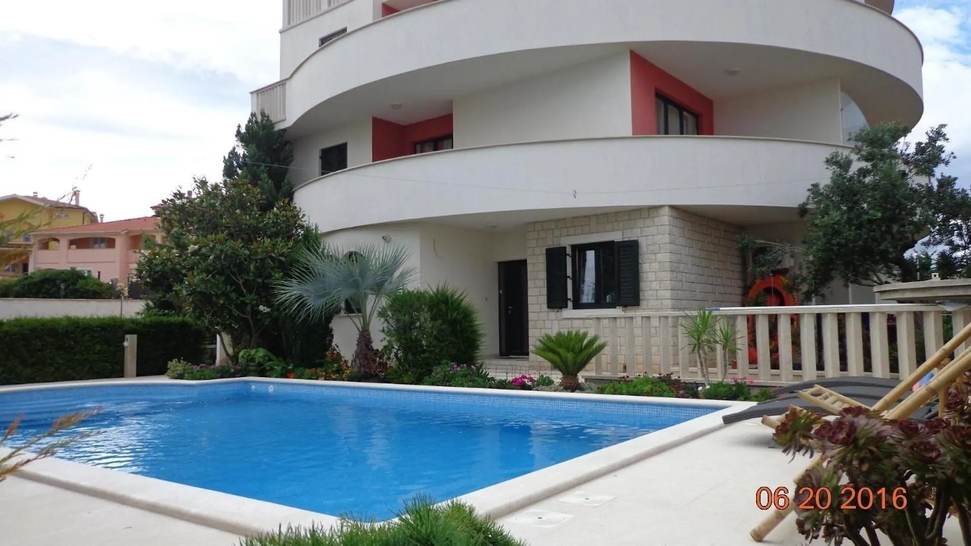 Moderne Ferienwohnung In Liznjan Mit Garten, Grill Und Whirlpool